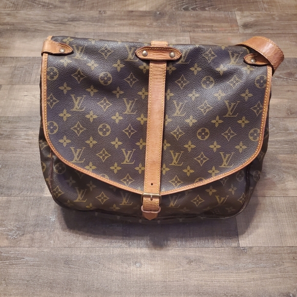 Louis Vuitton Monogram Saumur 35 Saddle Style Bag